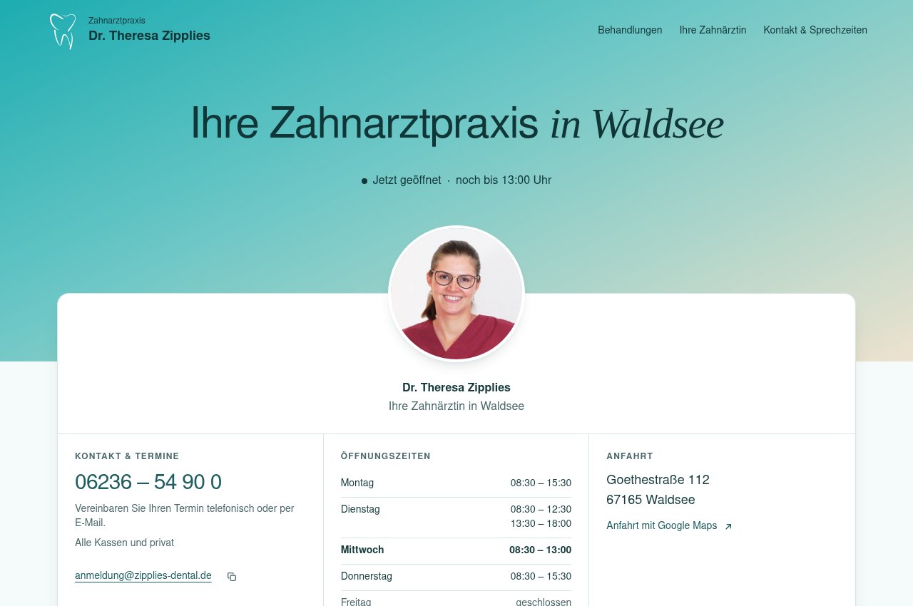 Website der Zahnarztpraxis mit türkisem Hintergrund, Portrait und Kontaktkarte